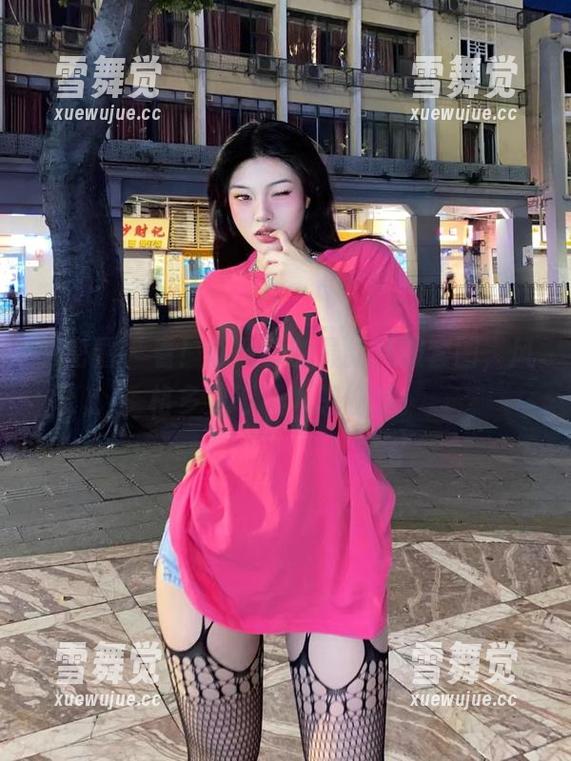 微密圈 - 看！陈佩奇的最新礼服套图，风格多变得让人想偷学。