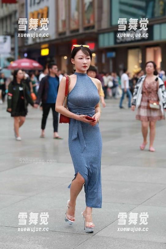 魔镜街拍 - 粉裙在职场：婷婷的销售主管套图日常，谁说不能优雅发’ordre？