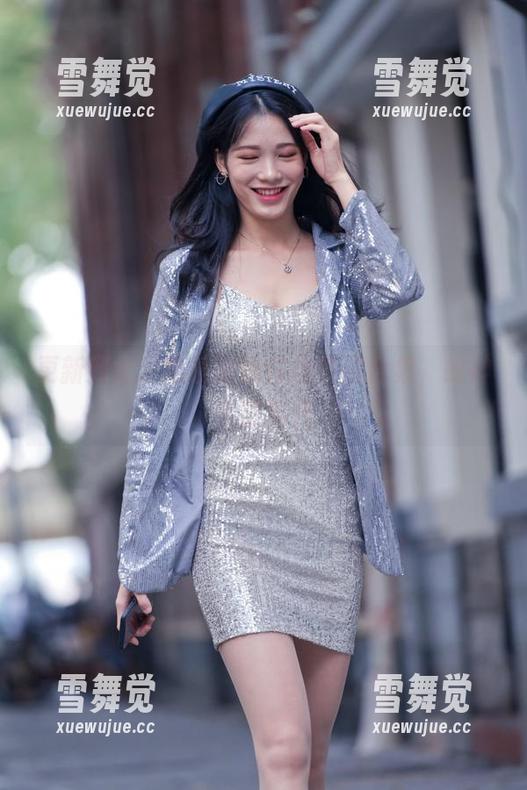 更新到此，魔镜街拍白裙美眉合集，眼神不能离开